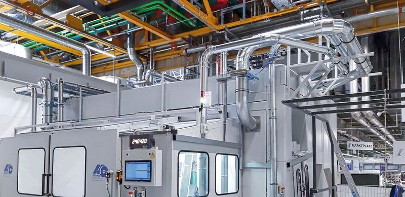 Saubere Sache: Die zusätzliche Mitteldruckanlage des CNC-Fräsbearbeitungszentrums filtert auch den Schwebstaub im Maschinenraum. (HG Grimme SysTech)