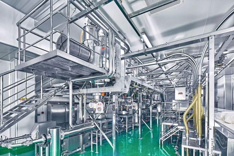 Saubere Produktionsanlage, die alle gesetzlichen Vorgaben sowie die Atex-Richtlinien erfüllt. (Bild: Azo)