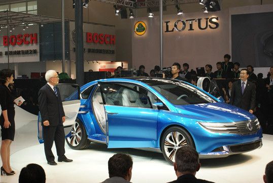Lang erwartet: Das Elektroauto Denza ist das Ergebnis der gemeinsamen Arbeit von Daimler und BYD. (Foto: Newspress)