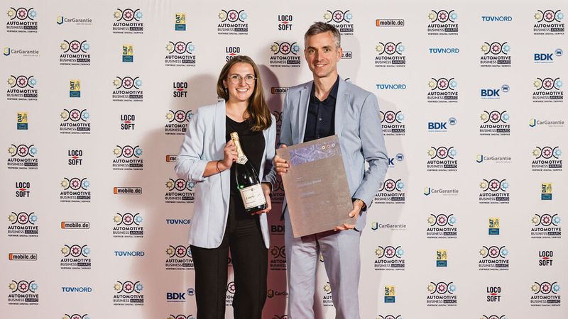Das Würzburger Autohaus Rhein hat sich mit seinem Konzept für das digitale Unfallschadenmanagement am Automotive Business Award beteiligt – und es zum Gewinnerbetrieb geschafft. (Bild: Stefan Bausewein)