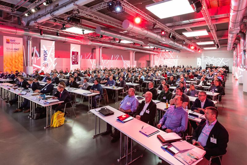 Rund 400 Teilnehmer folgten den Ausführungen der Referenten.  (Stefan Bausewein)