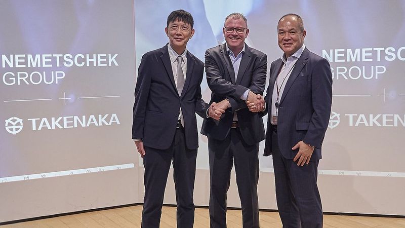 Von links nach rechts: Tetsuo Harada (Executive Managing Officer, Takenaka Corporation), Daniel Csillag (CEO, Graphisoft), Susumu Matsuo (General Manager, Digital Division Head Office, Takenaka Corporation).(Bild:  Nemetschek Group)