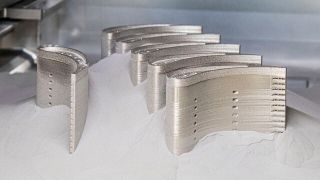 Additive Fertigung von Turbinenschaufeln - für Anwendungen wie diese will das neue Kompetenzzetrum der BAM technische Hürden abbauen und Hersteller beraten. (Bundesanstalt für Materialforschung und -prüfung (BAM))
