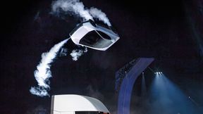 In der vergangenen Woche hatte Elon Musk wieder einmal eine neue „Roadster“-Version präsentiert und dabei einen ziemlichen Zirkus – im wahrsten Sinne des Wortes – veranstaltet. Einige Tesla-Kunden, die bereits vor neun Jahren umgerechnet 220.000 Euro für die Vorbestellung des Modells bezahlt hatten (nicht stornierbar), warten bis heute auf Lieferung.  (Bild: Tesla)