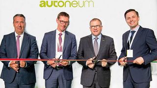 Autoneum hat seine Produktionskapazitäten ausgebaut und hat in Komárom, Ungarn, ein Werk zur Fertigung von Leichtbaukomponenten für Akustik- und Wärmemanagement eröffnet.  (Autoneum)