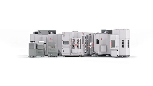 Robotersystem «RS 1 GEN2» mit zwei adaptierten 5-Achs-Bearbeitungszentren «C 32».(Bild:  Hermle)