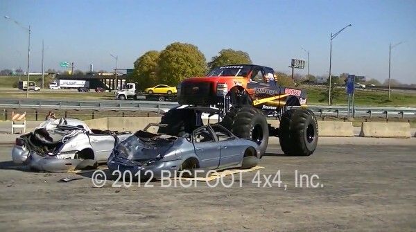 Der Bigfoot 20: der weltweit erste Monstertruck mit Elektroantrieb macht mit über 260 kW und 1100 Nm Autos umweltschonend platt (Bild: Bigfoot 4x4 Inc.)