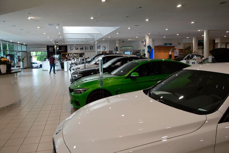 Das zur Wellergruppe gehörende Unternehmen verkauft die Marken BMW ... (Achter / kfz-betrieb)