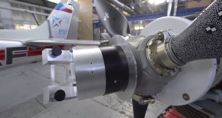 Ganz vorne auf der Propeller-Nabe ist gut das stereoskopische Kamerasystem zu erkennen (DLR)