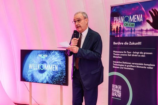 Bundespräsident Guy Parmelin bei der Eröffnung der Phänomena. (Bild:  David Biedert)