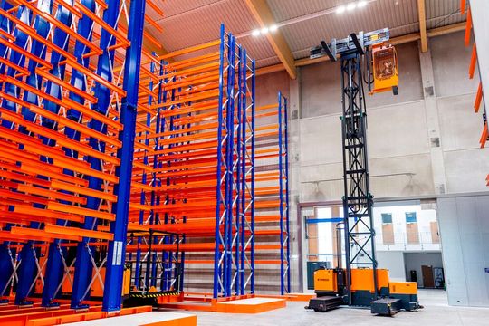 Auf der Suche nach der passenden Kommissionierlösung müssen sowohl die Umschlagfrequenz als auch das Gewicht und die Dimensionen der Waren beachtet werden, wie Dimos informiert.(Bild:  Dimos Maschinenbau)