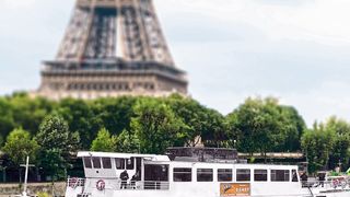 The fully electric ship Mistinguett will participate in the opening of the Olympic Games. (Image:KEB Automation KG)