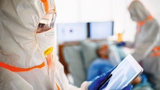 Regularien bremsen die Hilfe im Corona-Kampf. Allerdings gewähren Normen auch Schutz. (©Halfpoint - stock.adobe.com)