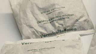 Karolit-Polsterkissen bieten sicheren Auslaufschutz und eignen sich deshalb für die Beförderung problematischer flüssiger Substanzen. (Bild: Kimberly Wittlieb)