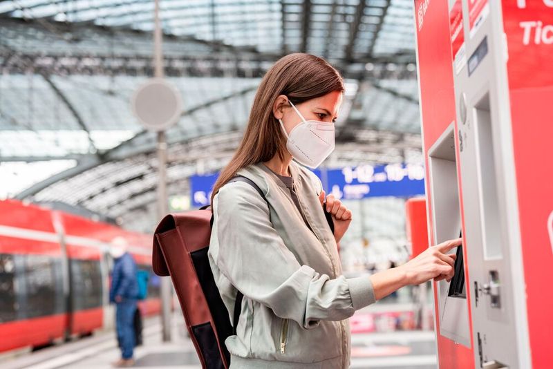 Das bundesweit nutzbare Nahverkehrsticket soll zum 1. Mai starten.(Bild:  Deutsche Bahn AG / Max Lautenschläger)