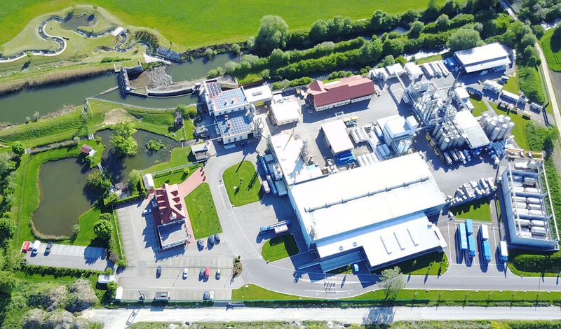 Nachhaltiger Ansatz: Richard Geiss setzt als Lösemittelspezialist auf Recycling und produziert einen Großteil der dafür benötigten Energie selbst. (Bild: Richard Geiss)