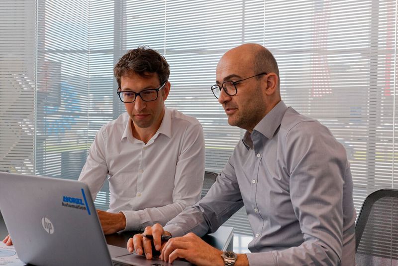 Gerold Setz (links) von Siemens im Gespräch mit Alexander Rostek, Andritz (Ch. Heidemanns/Siemens)