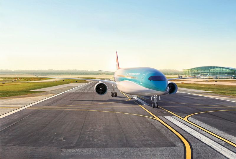 FlyZeros mittelgroßes H₂-Flüssigkeitskonzept soll so schnell wie heutige Verkehrsflugzeuge sein, fast so weit fliegen und zwei beliebige Flughäfen auf der Erde mit maximal einer Zwischenlandung verbinden.  (FlyZero / Aerospace Technology Institute)