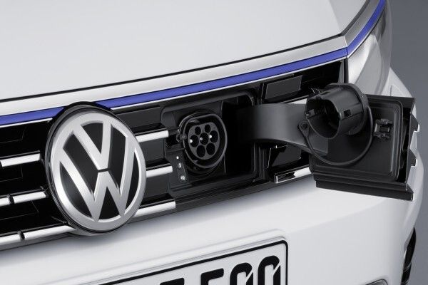 Der Passat GTE ist Zero-Emission- und Langstrecken-Fahrzeug in einem (Volkswagen AG)