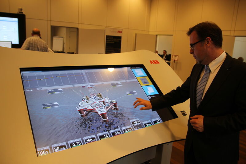 ...Collaboration Desk mit Touchscreen, das mit dem EOW verknüpft ist... (Bild: Ernhofer/PROCESS)