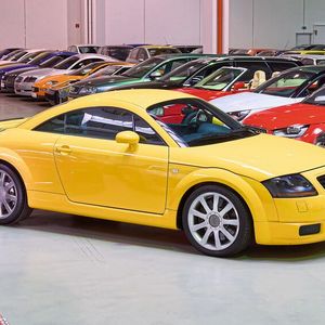 Unter der Regie der Quattro GmbH fand der Antriebsstrang des Audi RS 4 seinen Platz in der schmalen Karosserie des ersten Audi TT. Es wurde ein Unikat mit besonderer Optik und beeindruckenden Fahrleistungen.(Bild:  ©Stefan Warter/Audi AG)