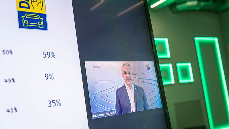 Dr. Martin Endlein (DAT) gab den Zuschauern Daten zur Marktentwicklung im Gebrauchtwagengeschäft an die Hand. (Stefan Bausewein)