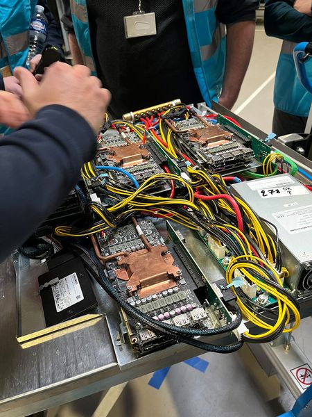 Gut zu sehen ist, wie dicht gepackt selbst die einzelnen Einschübe sind.  (Bild: Ostler/Vogel IT-Medien GmbH)