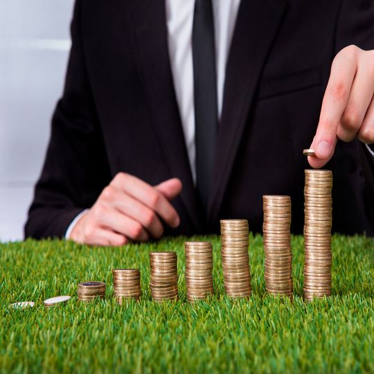 Karl-Ludwig Kley von Merck gehört mit einer Gesamtvergütung von 7,77 Millionen Euro zu den bestbezahltesten Vorstandsvorsitzenden der Dax-30-Unternehmen.(Bild:  Andrey Popov/Fotolia.com)