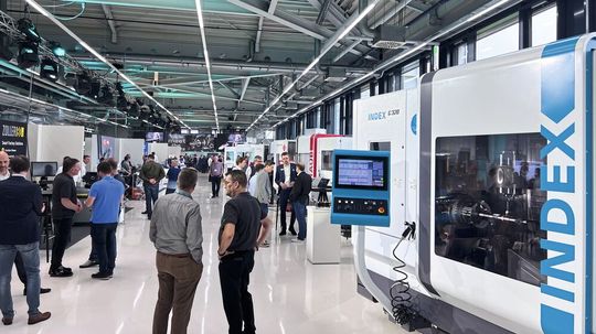 La présentation de deux nouvelles machines et une conférence thématique sur le laiton sans plomb, entre autres, attendent les visiteurs de l'Open House d'INDEX.(Source :  INDEX-Werke GmbH & Co. KG Hahn & Tessky)