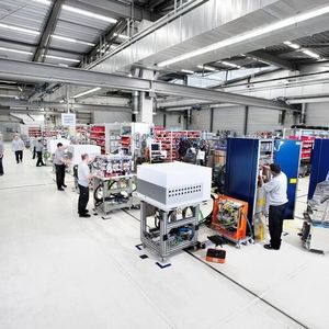 Die Mitarbeiter bei Trumpf haben derzeit gut zu tun: Im abgelaufenen Geschäftsjahr ist der Umsatz erneut gestiegen.