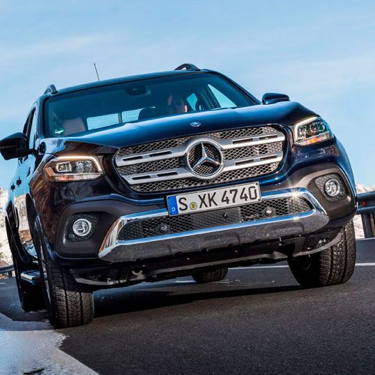 Mercedes muss rund 75.000 Modelle für den robusten Einsatz, also G- und die X-Klasse-Fahrzeuge, in die Werkstätten holen.(Bild:  Daimler)