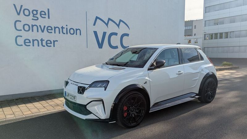 Die Alpine A290 ist der sportliche Zwilling des Renault R5. (Bild: Simon – VCG)