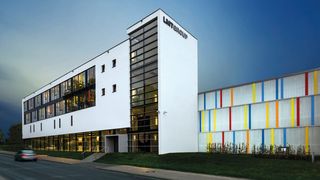 Das Kundenzentrum der LMT Group in Schwarzenbek: Teil des globalen Netzwerks  vollausgerüsteter und digital vernetzter Fette Compacting Competence Center. (Bild: Fette Compacting)