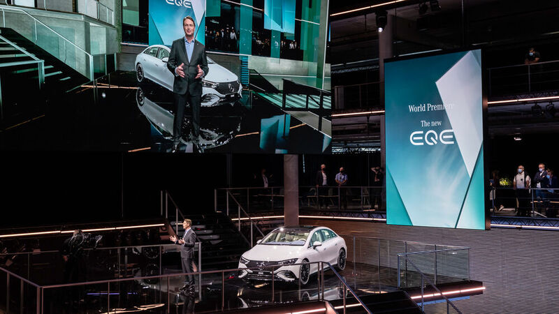 Mercedes baut sein E-Auto-Angebot unter anderem mit dem EQE aus.