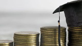 Je höher der Bildungsgrad, desto höher das Lebenseinkommen. Das ist das Ergebnis der Bildungsstudie 2017. (© fotobieshutterb - Fotolia.com)