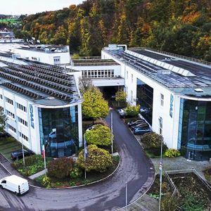 Aerial view of the EWS headquarters in Uhingen - a modern production and development center for precision tool holders with a high level of in-house production.(Image: EWS Germany)