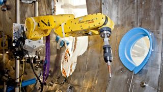 Die kompakte Bauform war eines der wichtigen Auswahlkriterien für den Roboter, der zudem durch das Mannloch passen sollte.  (Bild: Verfasser)