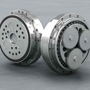 Die Nabtesco Europe GmbH präsentiert auf der diesjährigen Hannover Messe Produkte der Schwesterunternehmen Nabtesco Precision Europe GmbH und Ovalo GmbH. Im Fokus stehen unter anderem kompakte, leichte und leistungsstarke Zykloidgetriebe, die einen hohen Wirkungsgrad von bis zu  85 Prozent bieten. Das und mehr gibt es in Halle 17, Stand E04 zu sehen. 