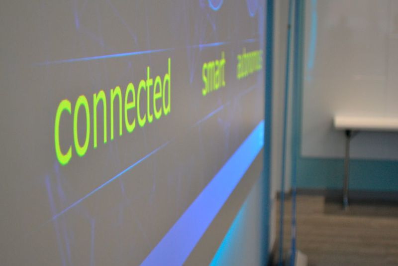 Die drei Phasen des IoT aus der Sicht von Intel: von „Connected“ zu „Smart“ Data zu „Autonomous Manufacturing“. (VBM, Mühleck/Pfeiffer)