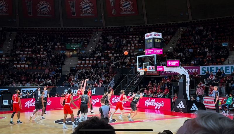 Das Basketballspiel konnten die Ftapi-Partner von der VIP Lounge aus verfolgen.  (Bild: Ftapi)