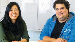 „Unsere Clean Peptide Technology ermöglicht es dem Hersteller von Peptiden, auf die umweltschädlichen organischen Lösungsmittel zu verzichten und den Prozess in Wasser durchzuführen.“ Christina Uth (l.), Geschäftsführerin Sulfotools gemeinsam mit ihrem Geschäfsführungskollegen Sascha Knauer. (Sulfotools)