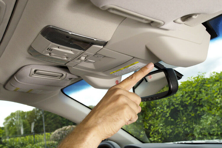 Für das „Eyesight“-System nutzt Subaru eine Stereokamera im Wageninneren. Sie ist als integrierte Einheit rechts und links des Rückspiegels angebracht. (Foto: Subaru)