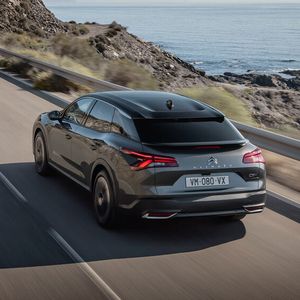 Der C5 X vereint Elemente von SUV, Kombi und Coupé in sich.(Bild:  Citroën)
