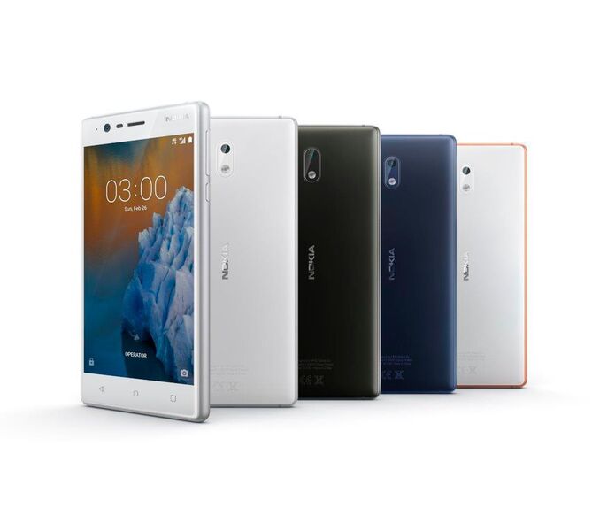 Die Nokia-Smartphones 6, 5 und 3 sind in den Farben Blau, Weiß, Schwarz und Weiß erhältlich. (HMD)