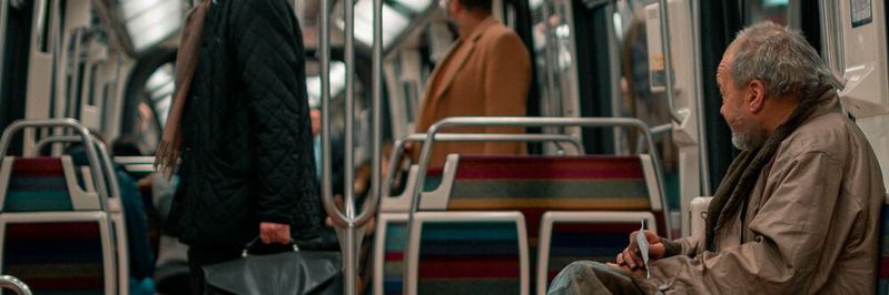 Geringqualifizierte werden durch die Automatisierung immer mehr abhängt. Die Einkommensschere zwischen den Hochqualifizierten und den Geringqualifizierten klafft immer weiter auseinander, die Arbeitslosigkeit bei den Geringqualifizierten nimmt zu. (Bild:  gemeinfrei / Unsplash)