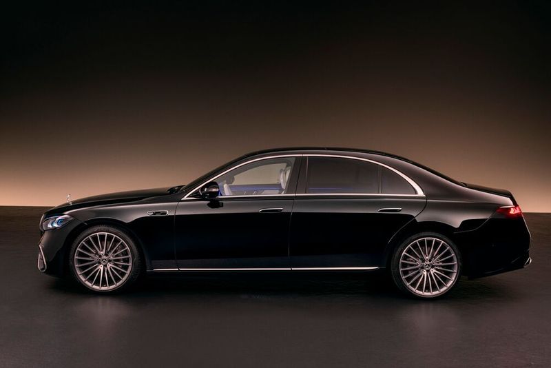 A length of 5.17 meters (almost 5.50 meters with the long wheelbase) is an automotive force to be reckoned with. (Image:Mercedes-Benz)