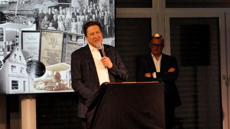 Für die Emil-Frey-Gruppe, den Importeur von Mitsubishi, sprach der langjährige Vertriebschef Jens Schulz. (Bild: Wehner – VCG)