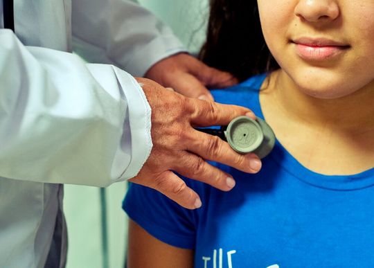 Die Stiftung Kindergesundheit fordert zusammen mit anderen Verbänden in einem offenen Brief die Verantwortlichen auf EU- und auf nationalen Ebene auf, Lösungen zu finden, die die angemessene Versorgung schwer erkrankter Kinder ermöglichen. (Symbolbild)(Bild:  frei lizenziert /  Pixabay)