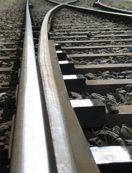 Mit Hochleistungsfetten, die speziell auf die extrem anspruchsvollen Bedingungen des Schienenverkehrs abgestimmt sind, sorgt Rhenus Lub für mehr Sicherheit auf der Schiene.  (© WestPic - Fotolia)