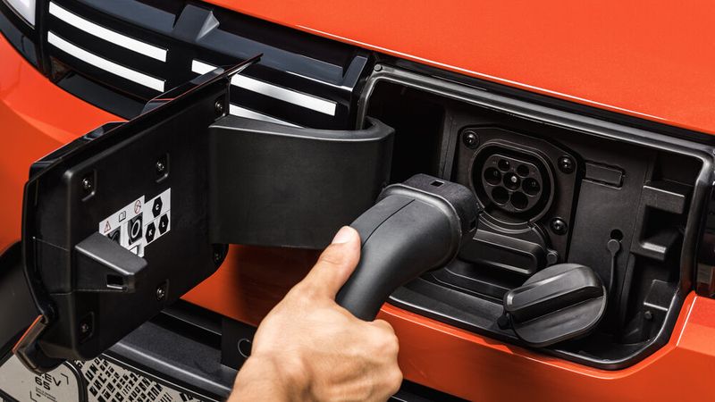 Unter Idealbedingungen kommt der kurze Stromer rund 200 Kilometer weit. (Bild: Dacia)